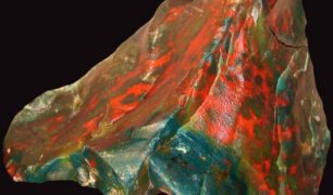 Heliotrop Dragon Blood Stone Rohstein by 1STone Fuerteventura