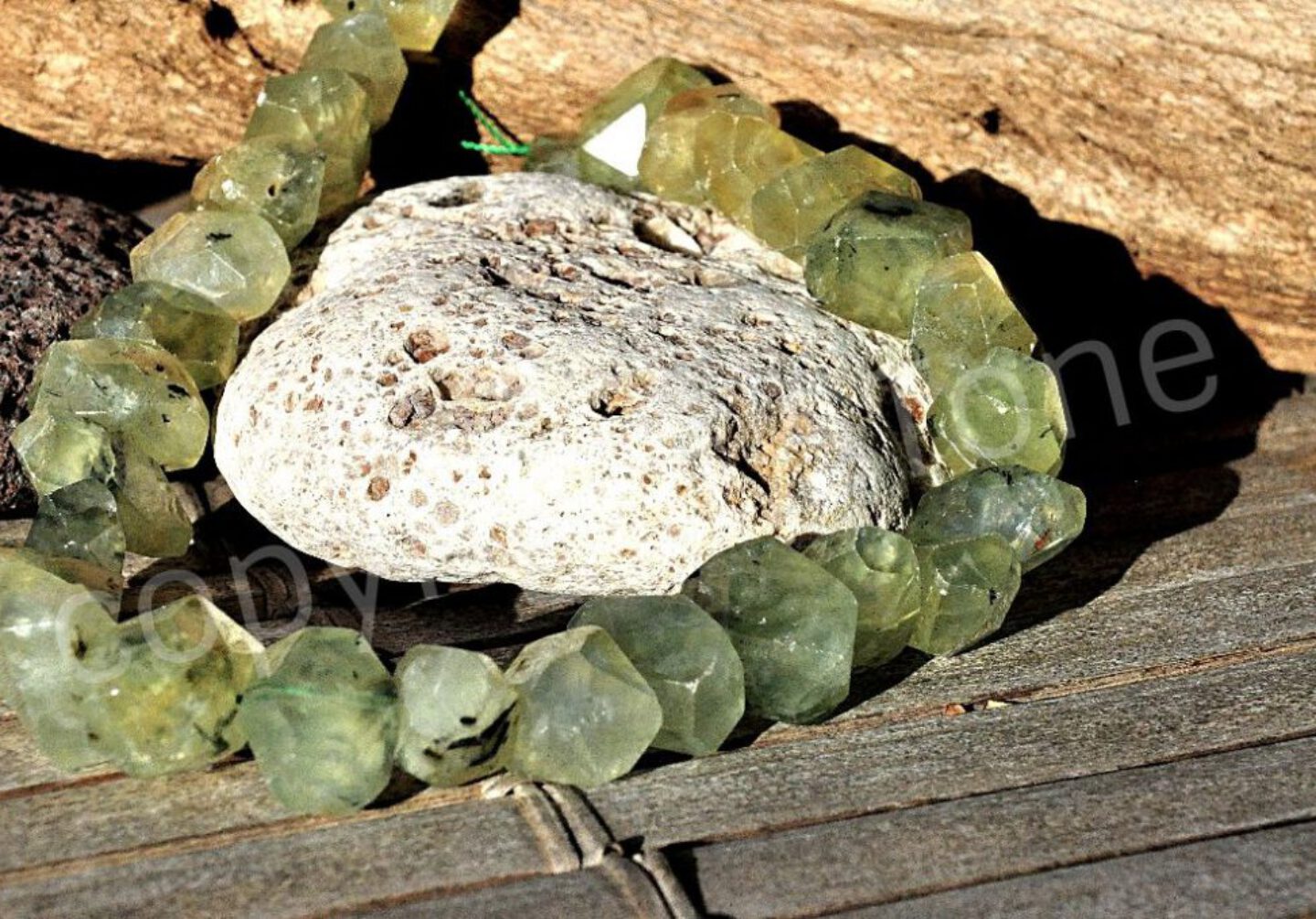 1STone Prehnit Mat 08 1STone Peridot Rohstrang by 1STone Art & Design