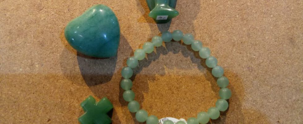 Aventurin-Objekte in typischem FrühlingsGrün – Herz, Engel, Kreuz und Armband by 1STone
