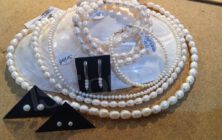 Perlenschmuck Ketten Armbaender & Ohrringe by 1STone