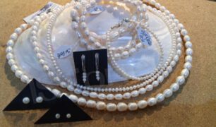 Perlenschmuck Ketten Armbaender & Ohrringe by 1STone