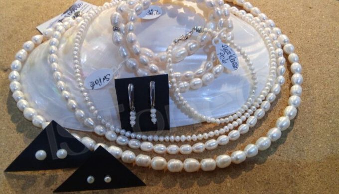 Perlenschmuck Ketten Armbaender & Ohrringe by 1STone