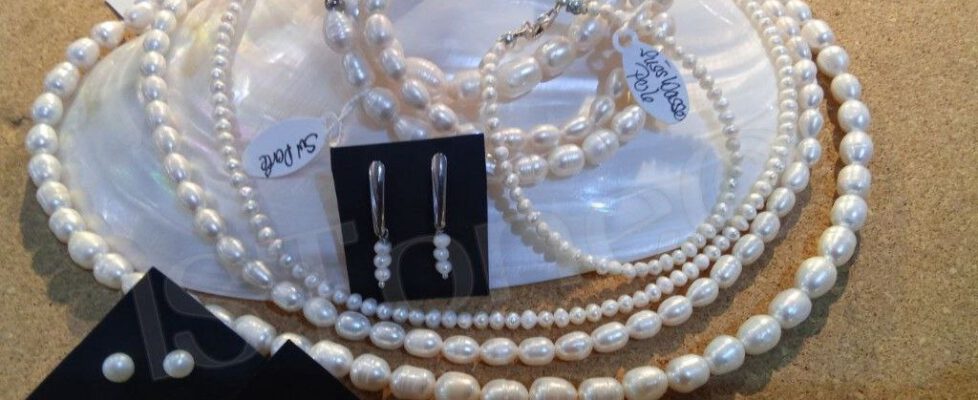Perlenschmuck Ketten Armbaender & Ohrringe by 1STone