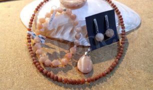 Sonnenstein Edelsteinschmuck by 1STone