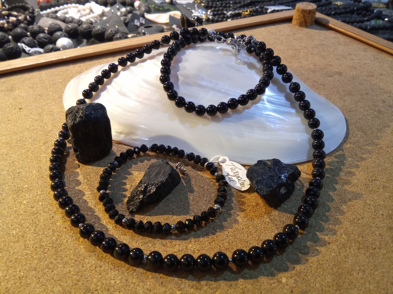 Edelsteinschmuck aus schwarzem Turmain by 1STone